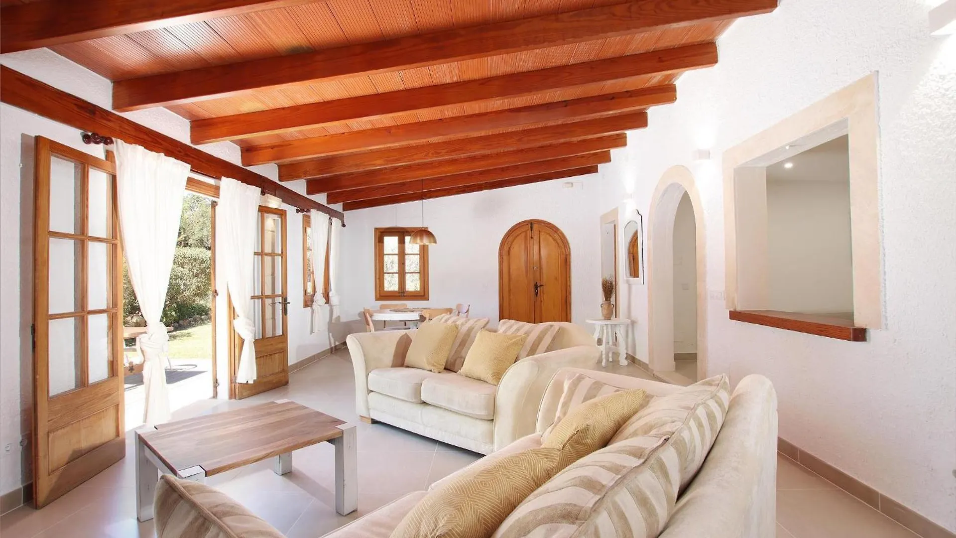 Alegre Villa Pollença İspanya